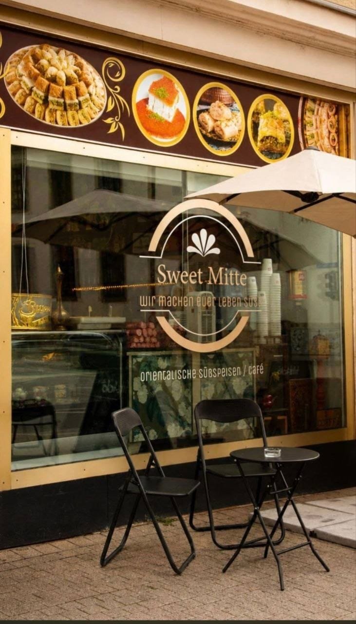Schaufenster und Eingang von Sweet Mitte am Engelplatz 10 in Jena